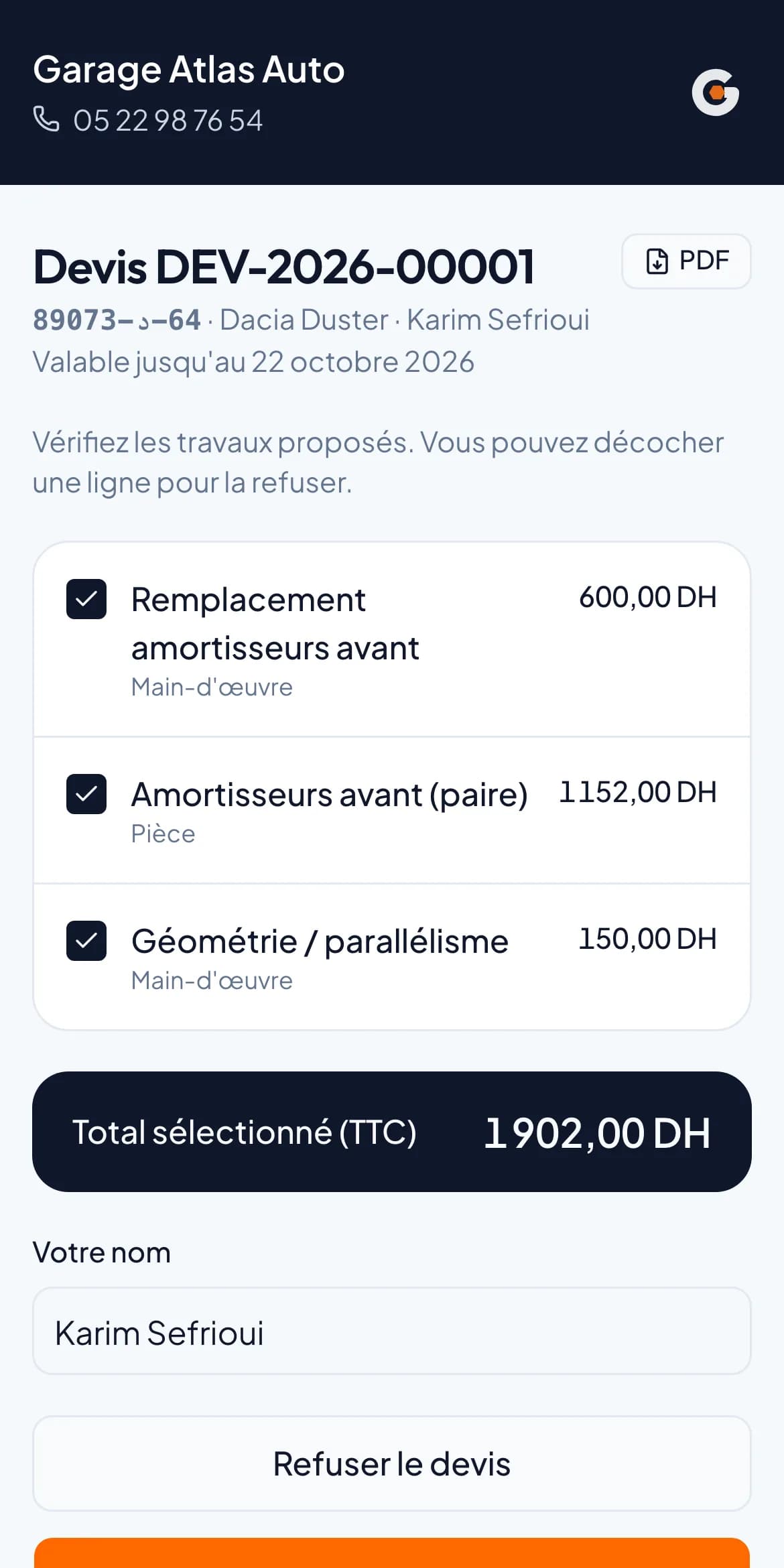 Un client valide son devis sur son téléphone